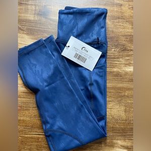 Zyia Navy Camo Pocket Capri Legging size 0